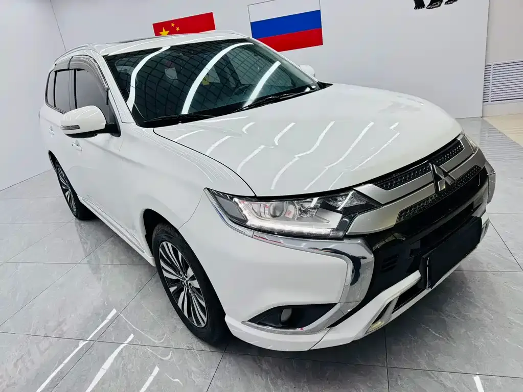 Mitsubishi Outlander — фото 8