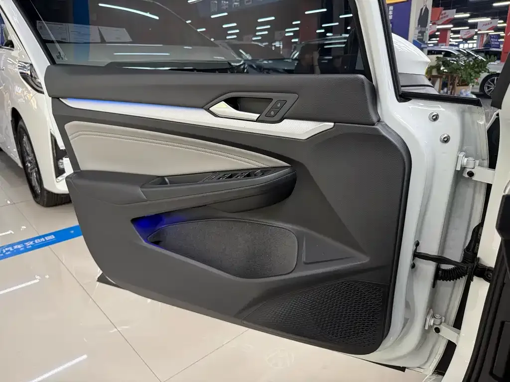 Volkswagen Golf 2022 из CN, фото 9