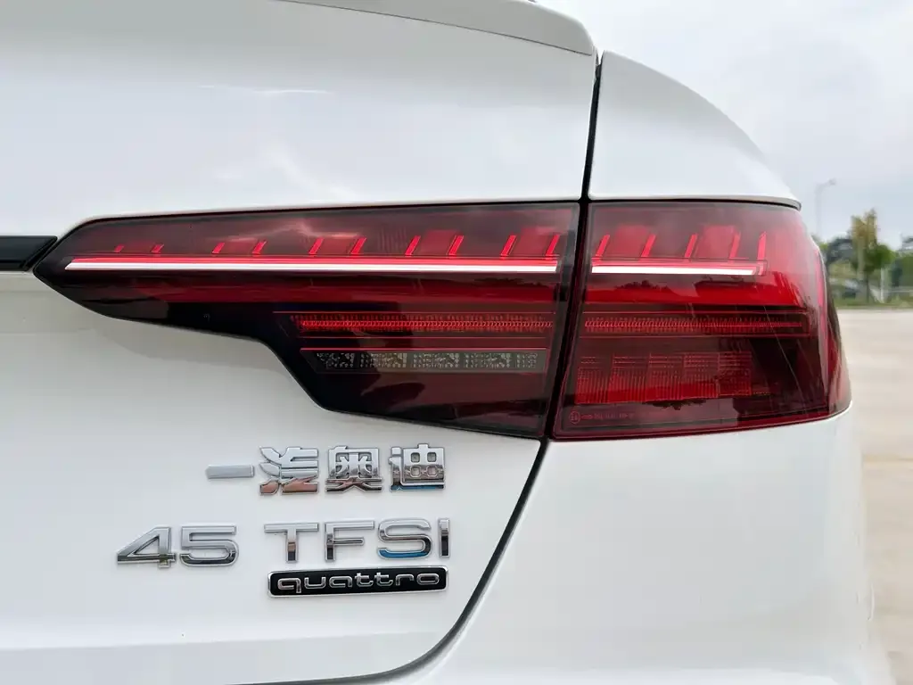 Audi A4L — фото 2