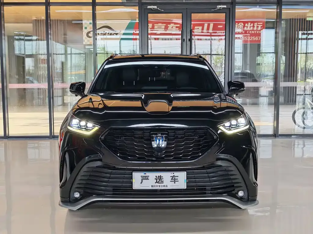 Toyota Crown Kluger 2023 из CN, фото 4