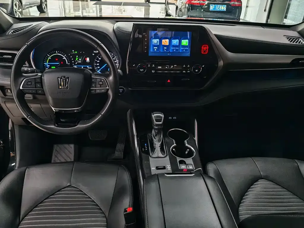 Toyota Crown Kluger 2023 из CN, фото 9