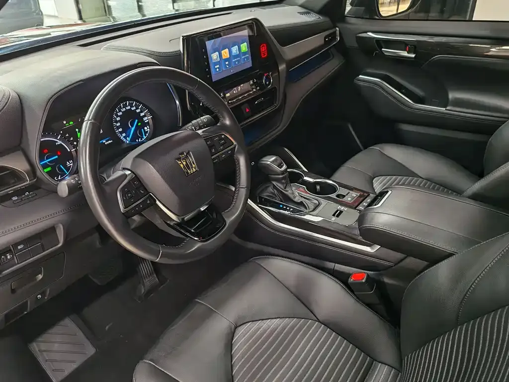 Toyota Crown Kluger 2023 из CN, фото 5