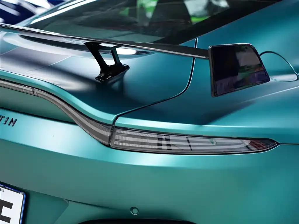 Aston Martin V8 Vantage 2024 из CN, фото 5