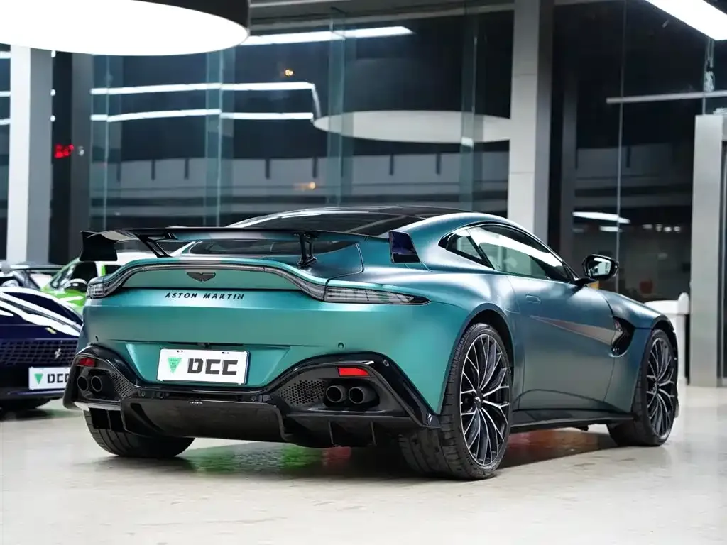 Aston Martin V8 Vantage 2024 из CN, фото 10