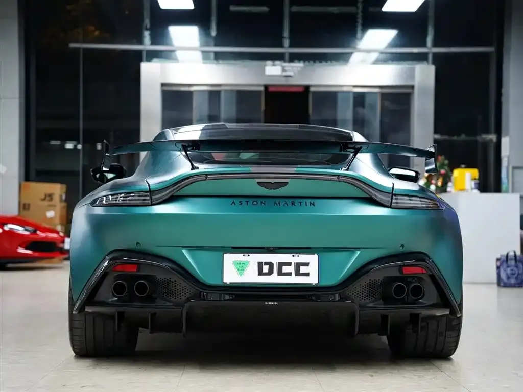 Aston Martin V8 Vantage 2024 из CN, фото 2
