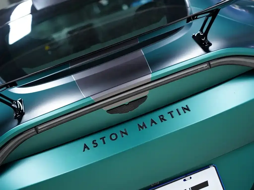 Aston Martin V8 Vantage 2024 из CN, фото 7