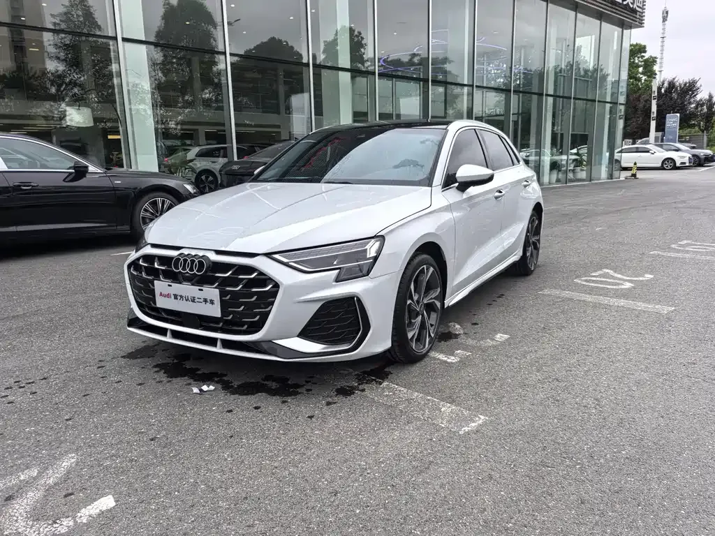 Audi A3 — фото 1