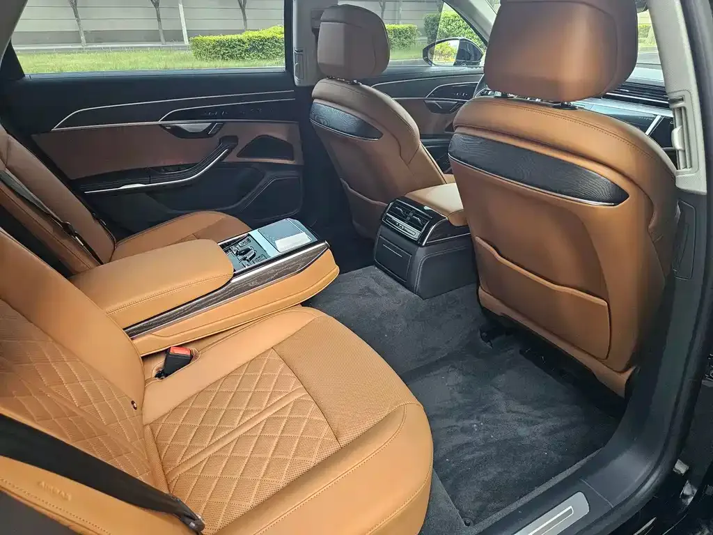 Audi A8 2023 из CN, фото 9