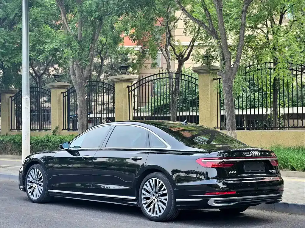 Audi A8 2023 из CN, фото 5