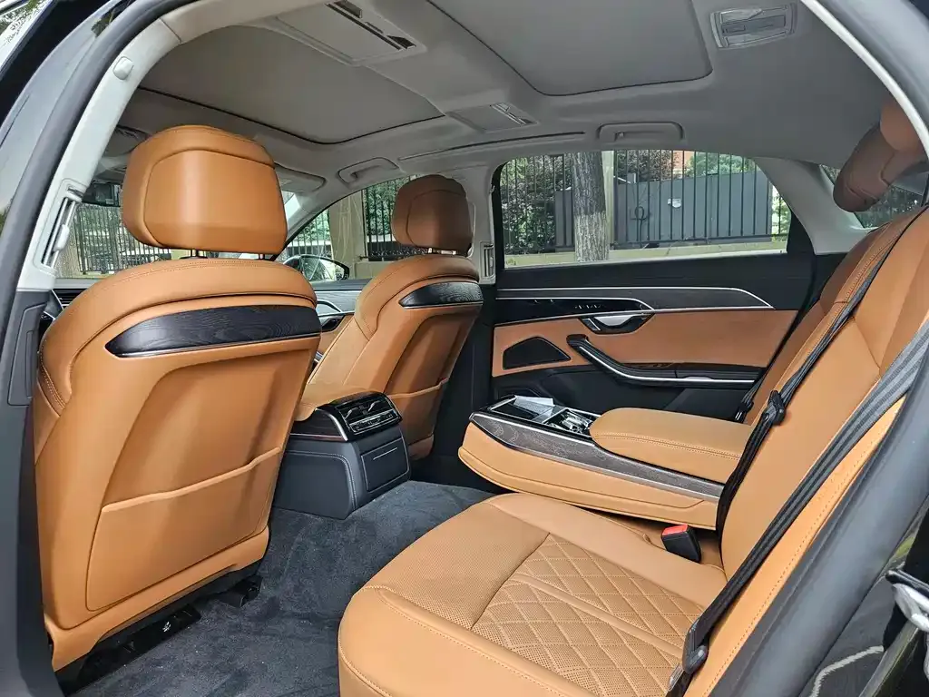 Audi A8 2023 из CN, фото 2