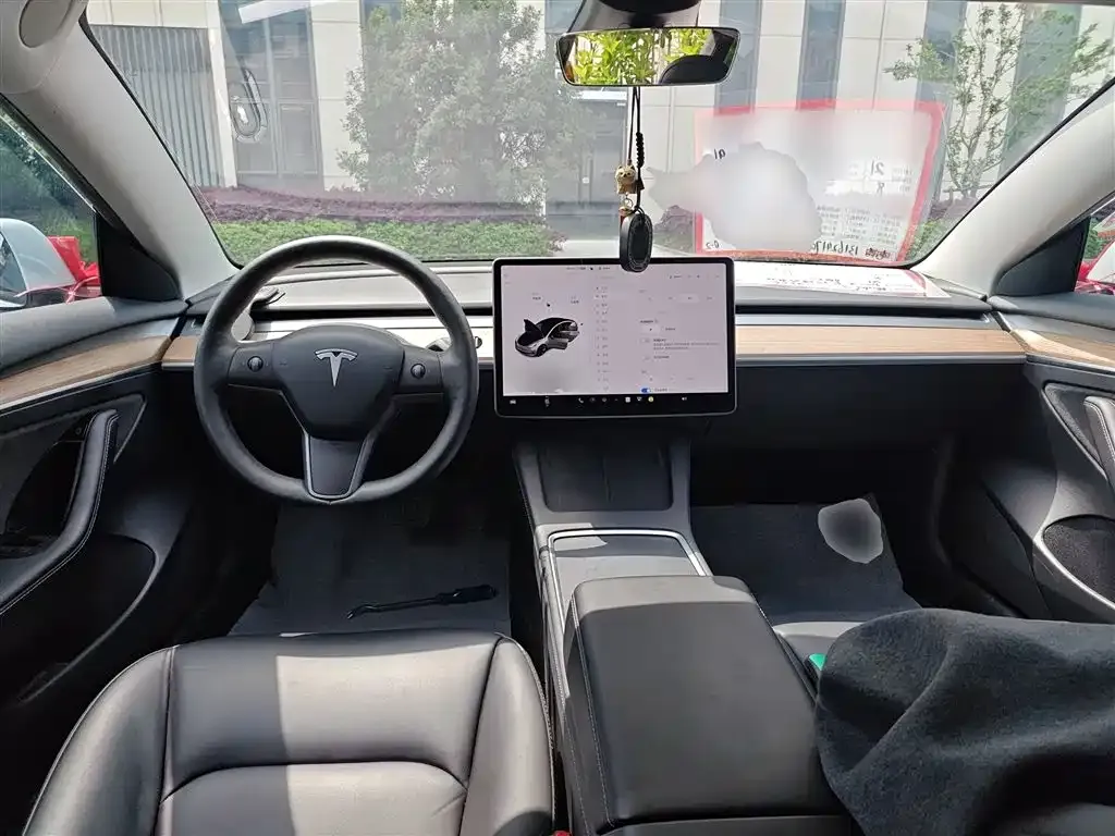 Tesla Model 3 — фото 10