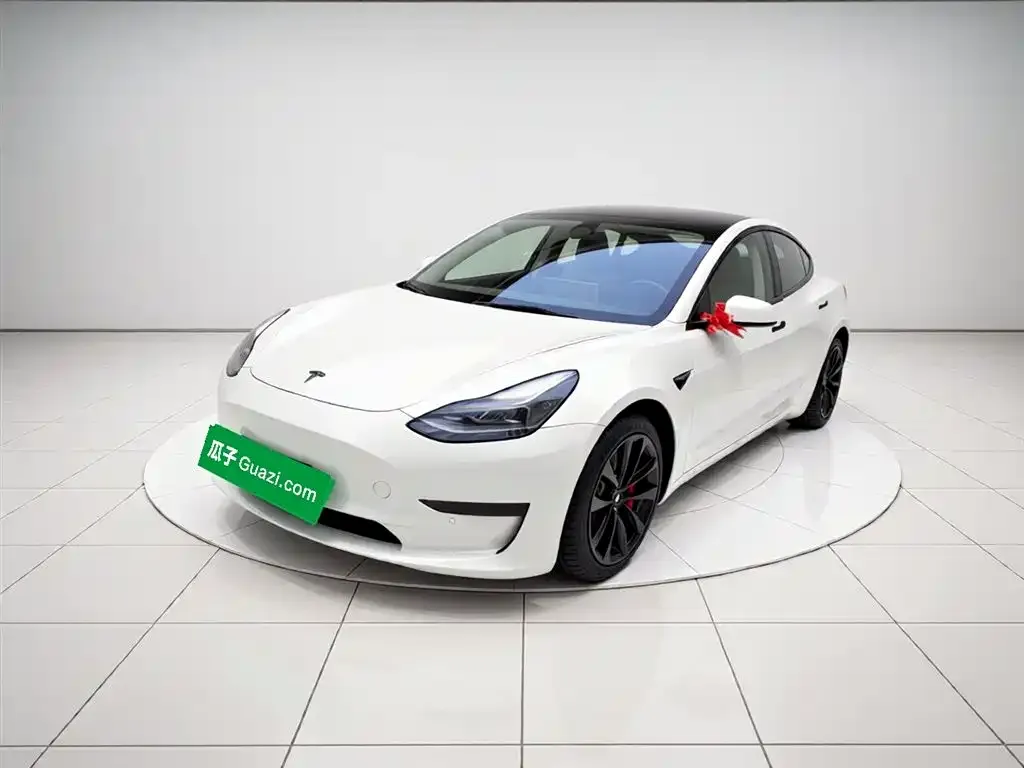 Tesla Model 3 — фото 4