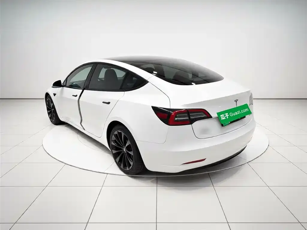 Tesla Model 3 — фото 5