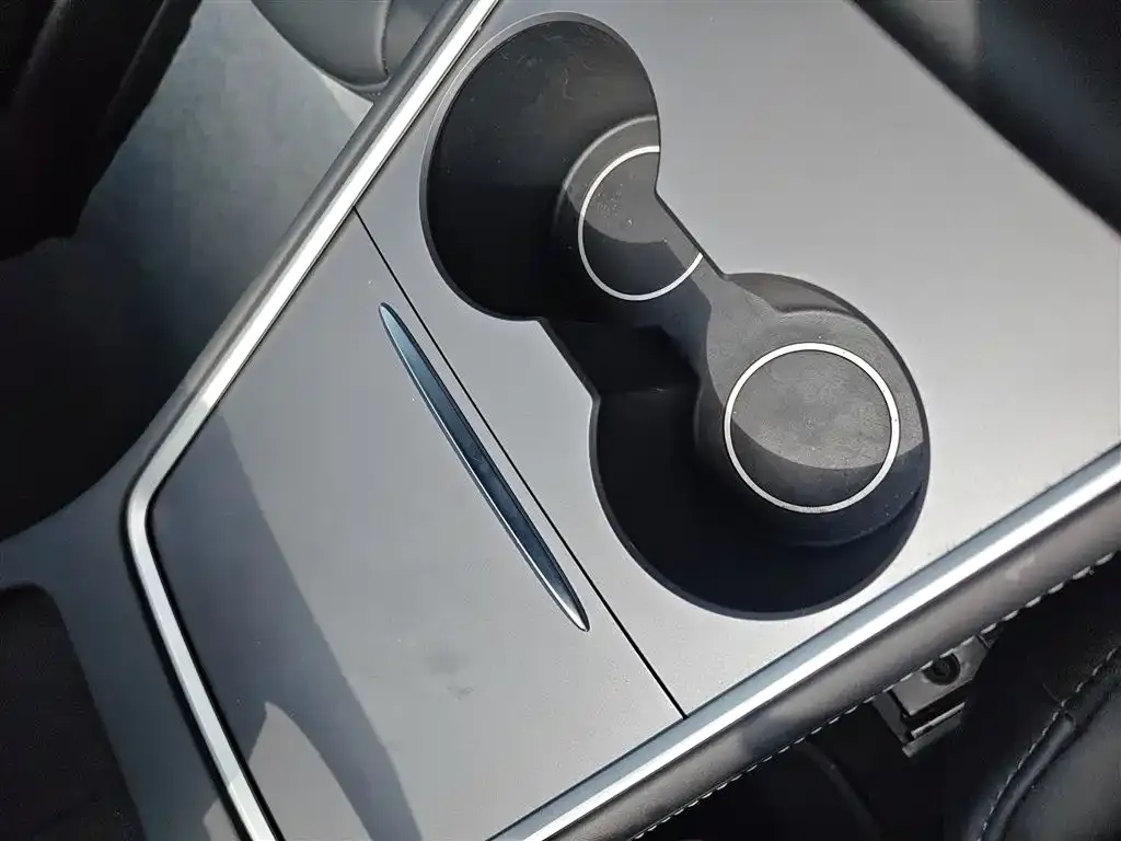Tesla Model 3 — фото 2