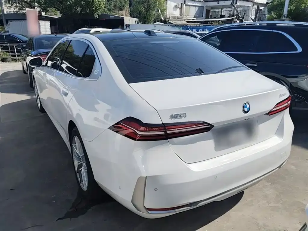 BMW 5 Series — фото 10
