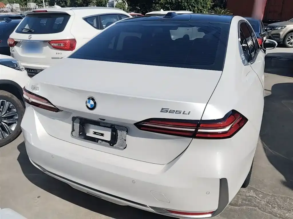 BMW 5 Series — фото 9