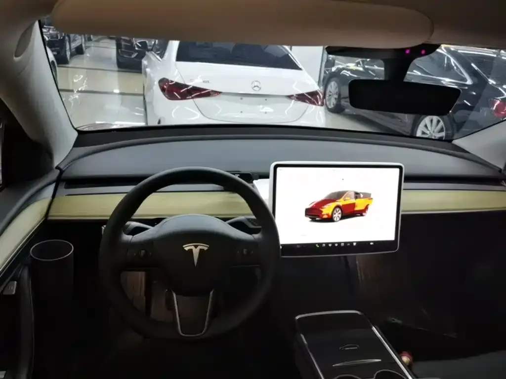Tesla Model Y — фото 6