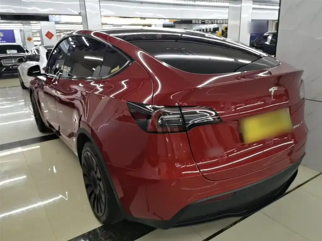 Tesla Model Y — фото 9