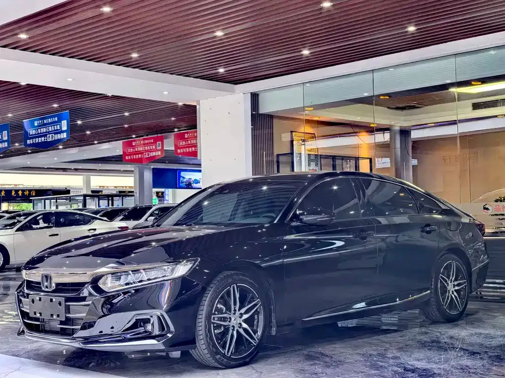 Honda Accord — фото 1