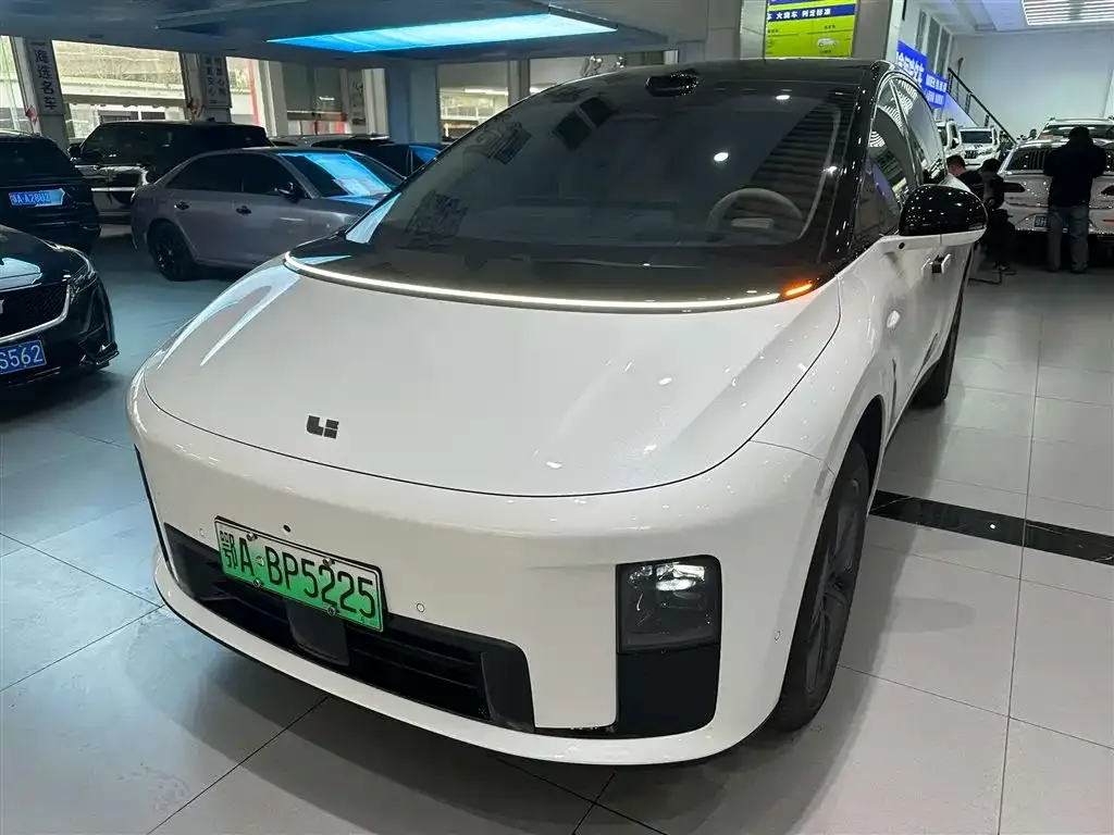 Li Auto i8