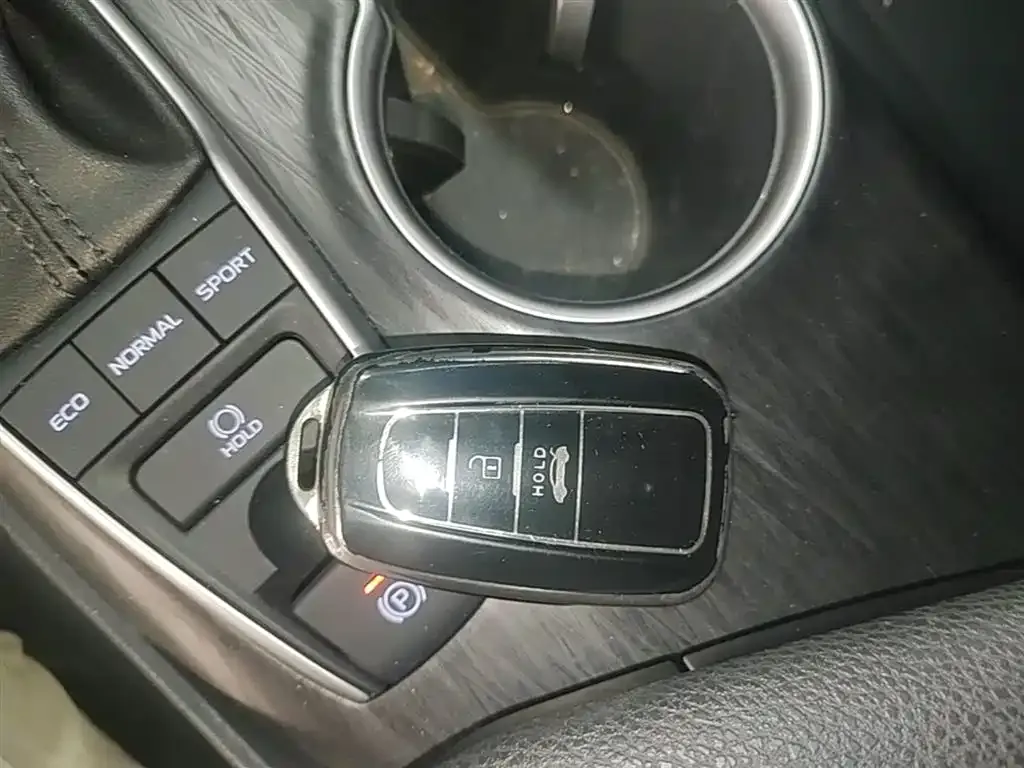 Toyota Camry 2023 из CN, фото 6