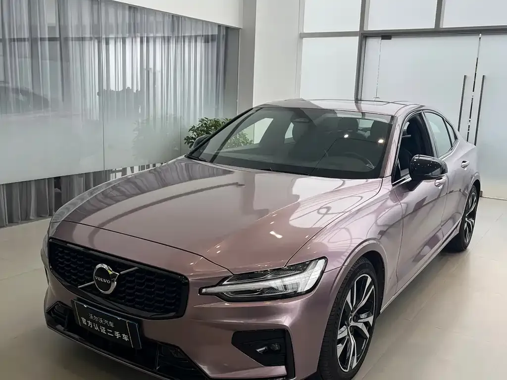 Volvo S60 2024 из CN, фото 1