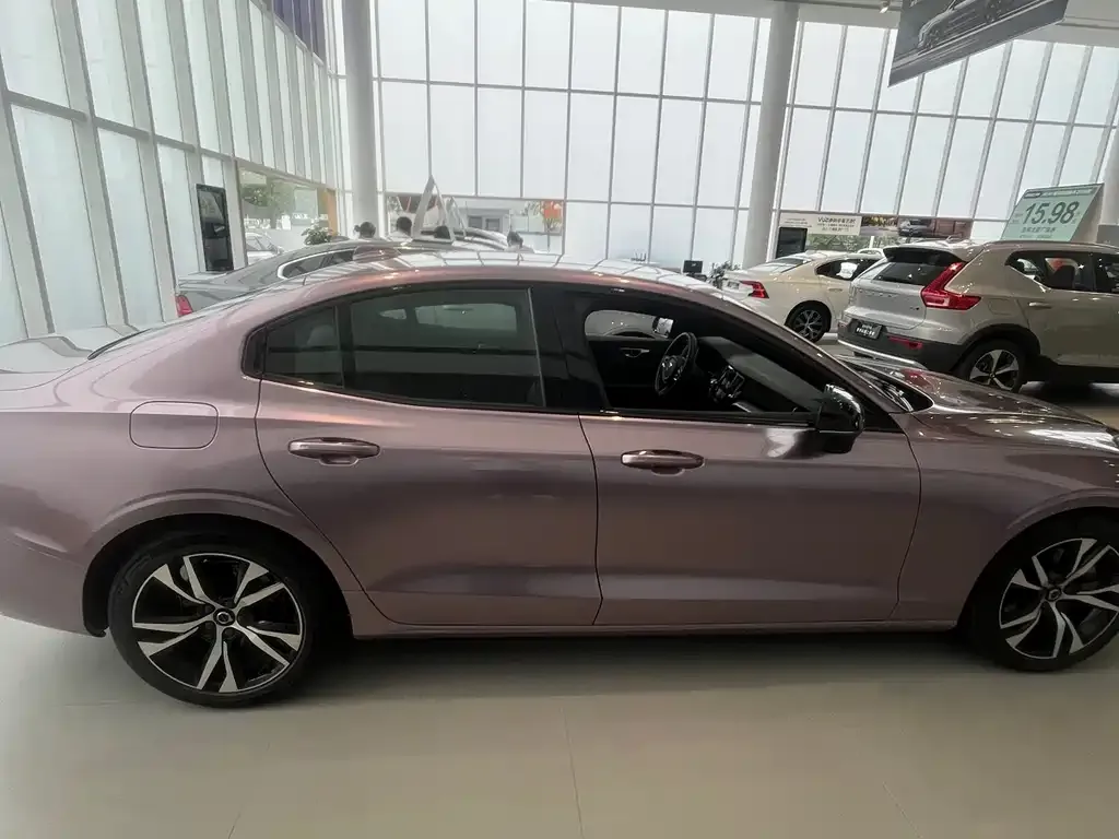 Volvo S60 2024 из CN, фото 3