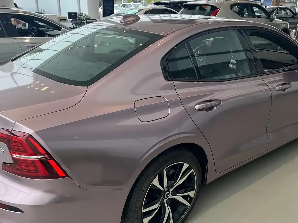 Volvo S60 2024 из CN, фото 7