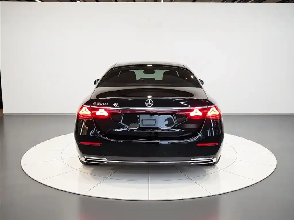 Mercedes-Benz E-Class — фото 2