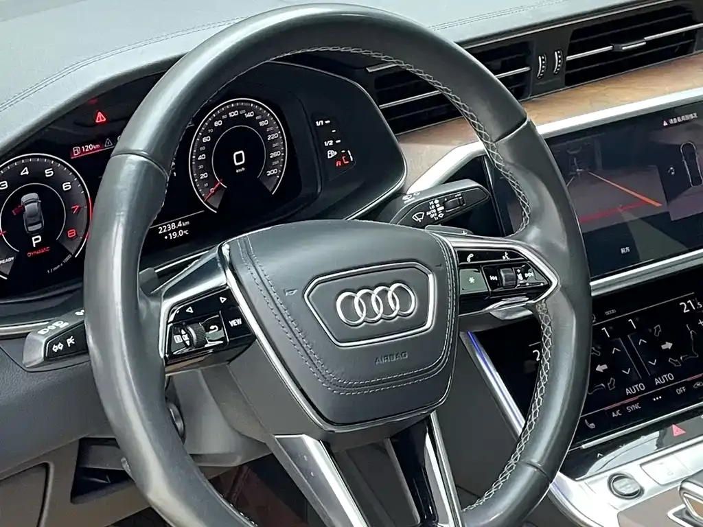 Audi A6L — фото 9