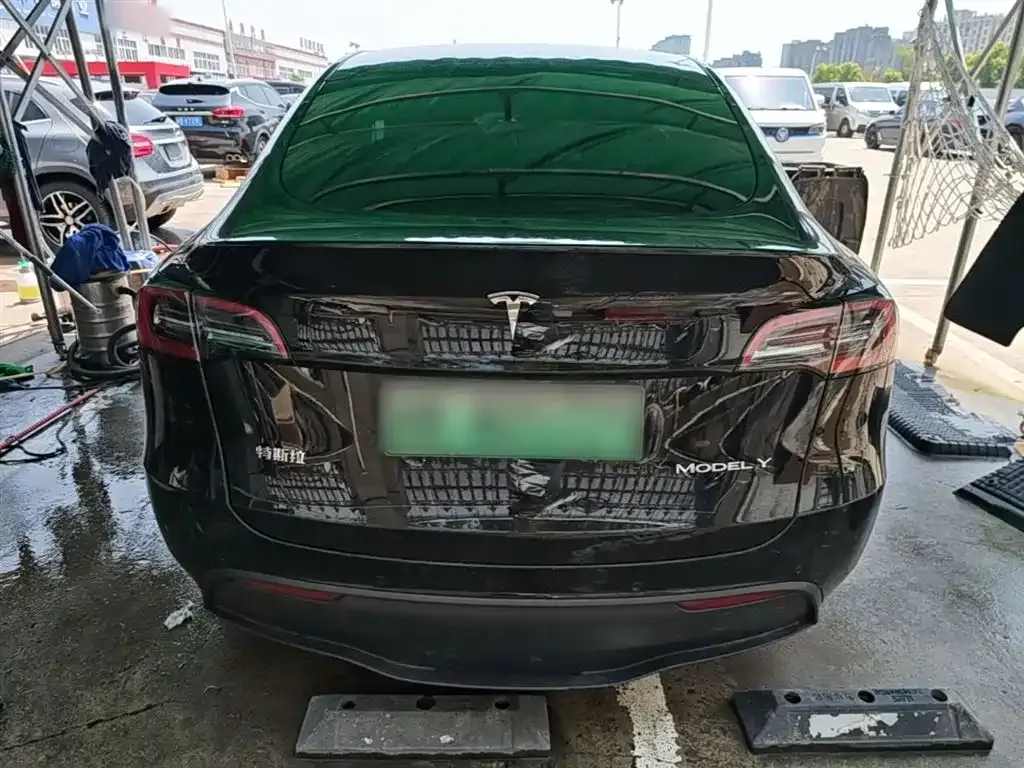 Tesla Model Y — фото 6
