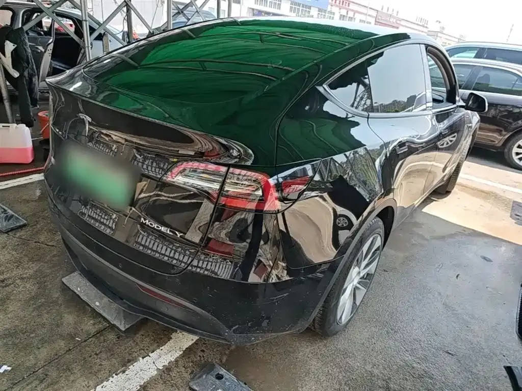 Tesla Model Y — фото 10