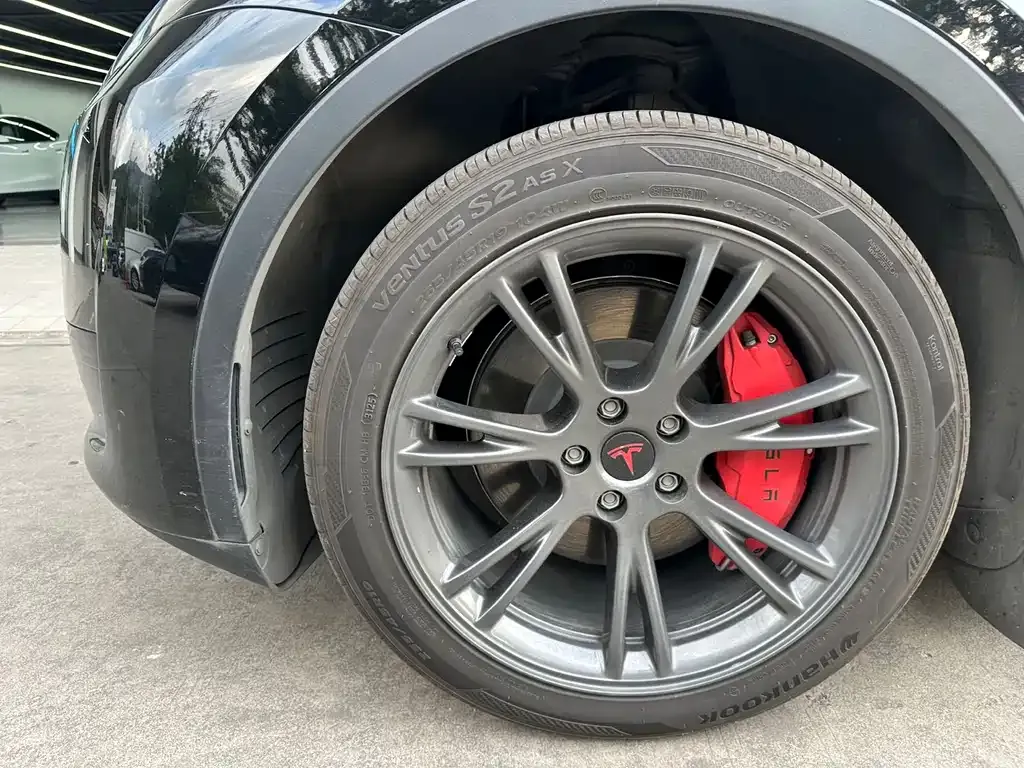 Tesla Model Y — фото 4