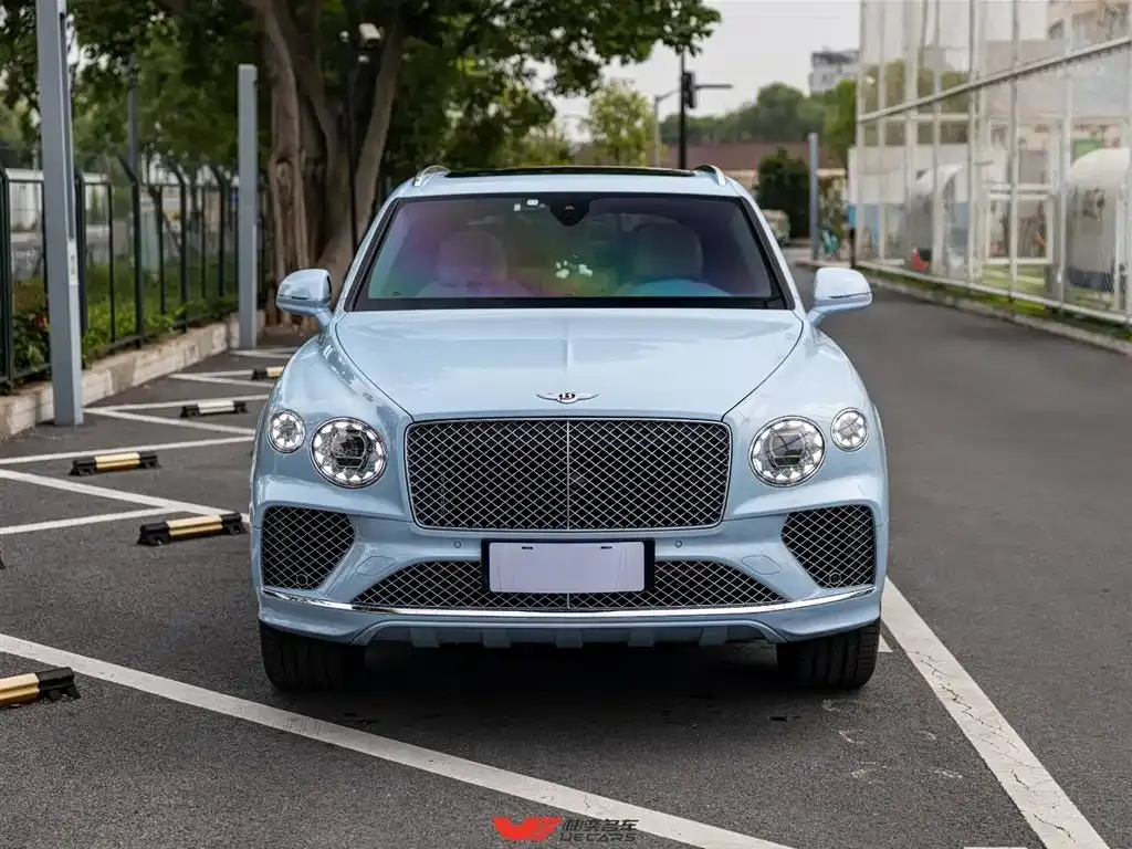 Bentley Bentayga 2023 из CN, фото 7
