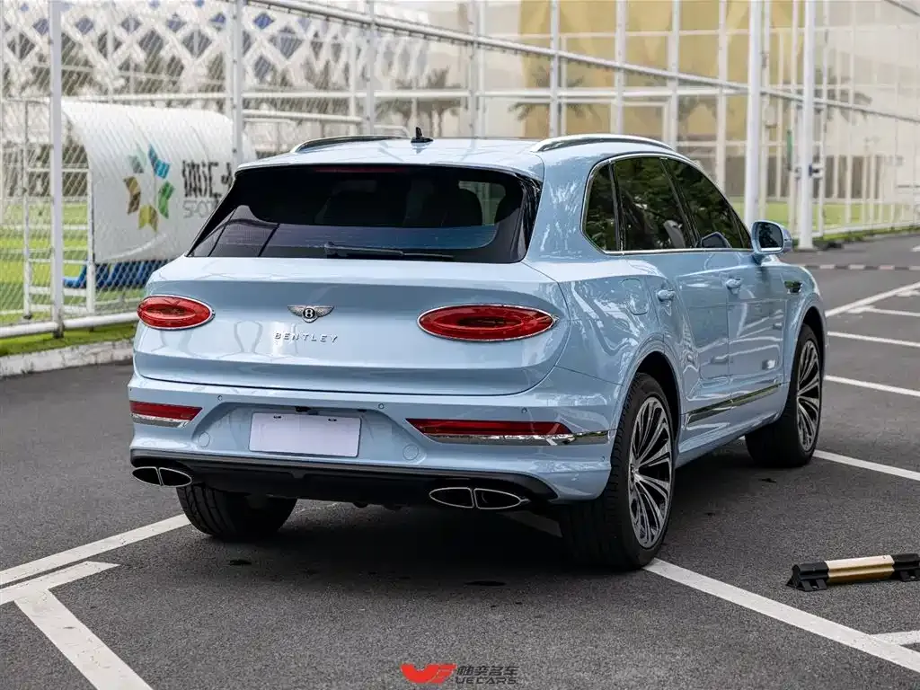 Bentley Bentayga 2023 из CN, фото 4