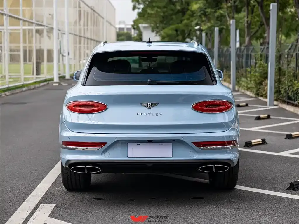 Bentley Bentayga 2023 из CN, фото 6