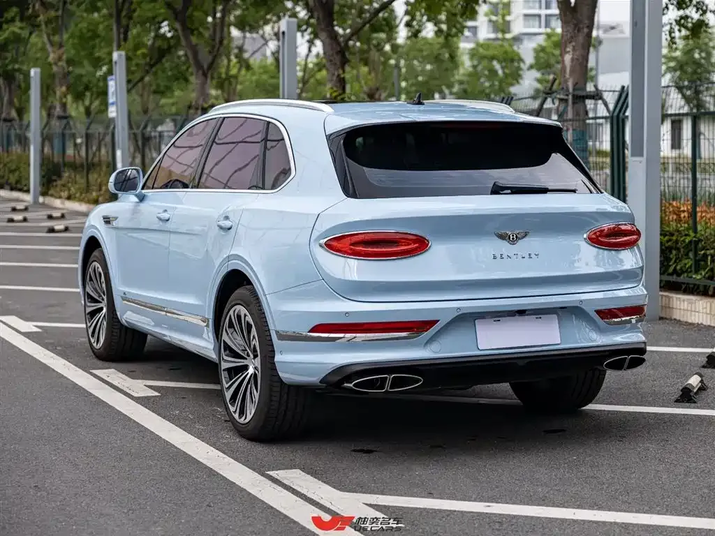 Bentley Bentayga 2023 из CN, фото 2