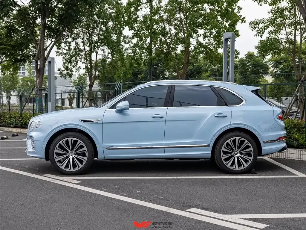 Bentley Bentayga 2023 из CN, фото 9