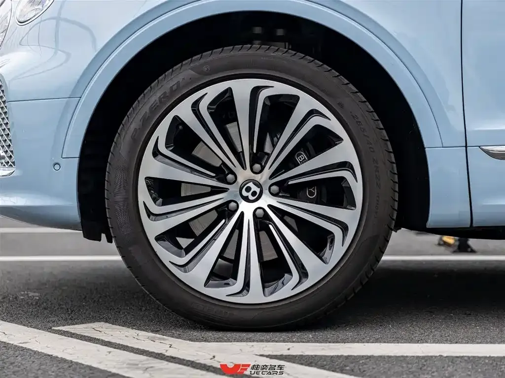 Bentley Bentayga 2023 из CN, фото 3