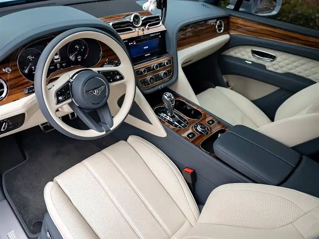 Bentley Bentayga 2023 из CN, фото 5