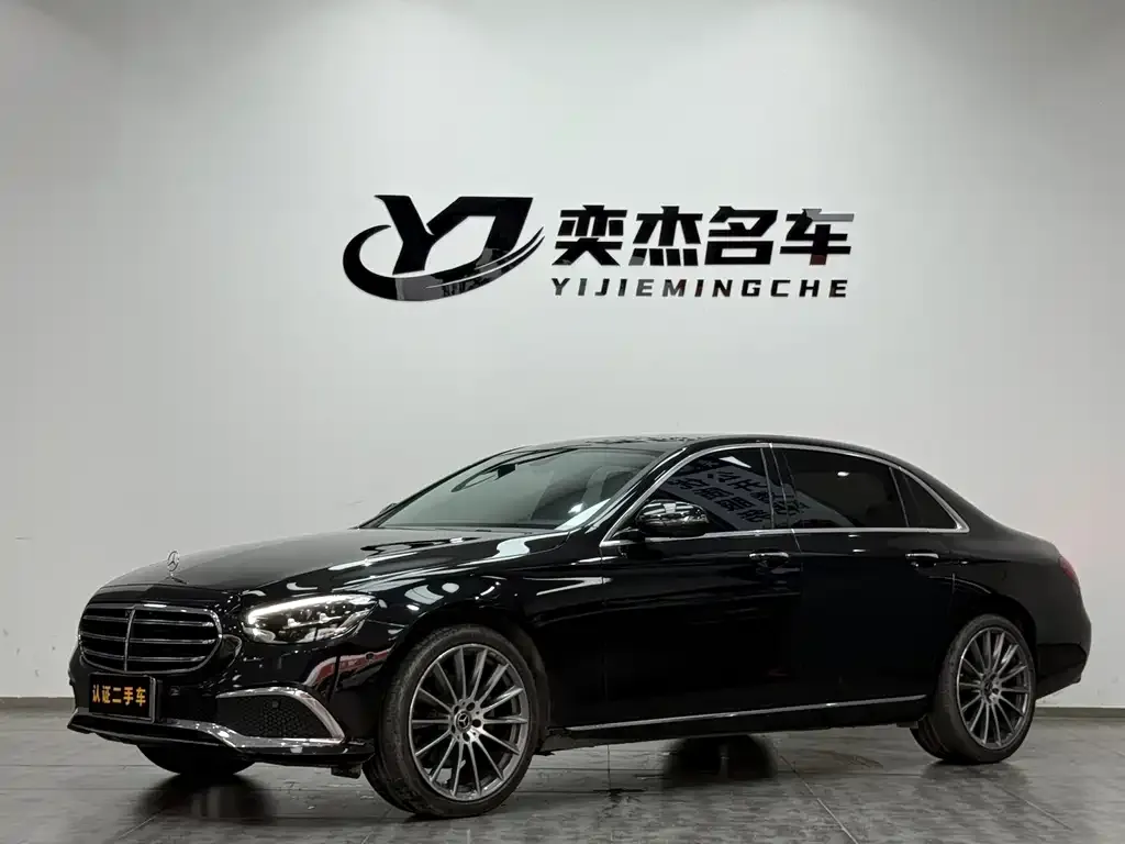 Mercedes-Benz E-Class — фото 1
