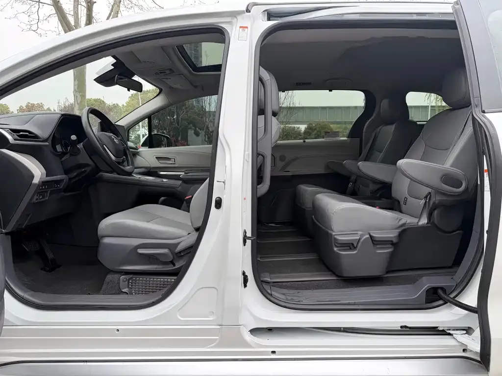 Toyota Granvia 2024 из CN, фото 8