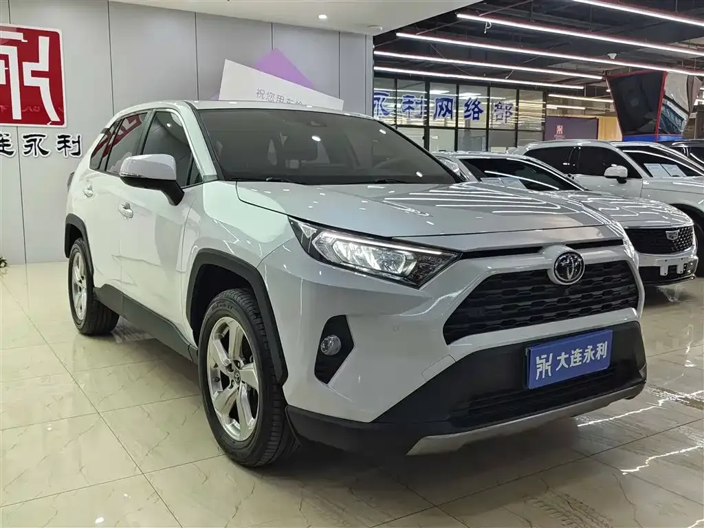 Toyota RAV4 — фото 6