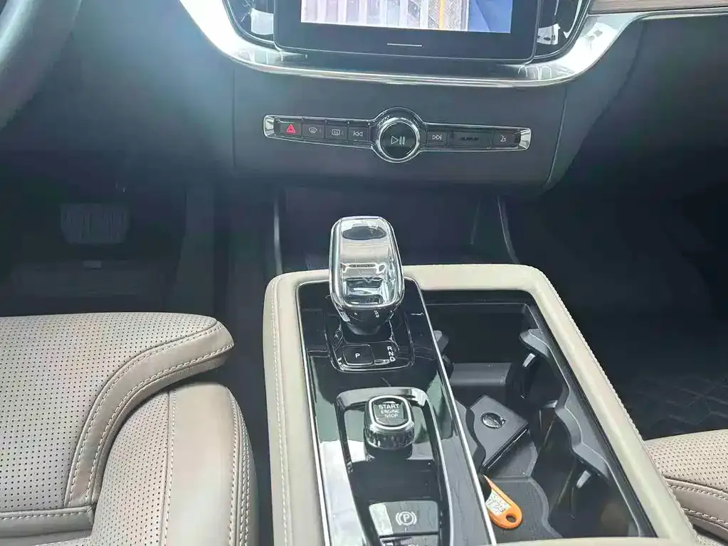 Volvo XC90 PHEV 2025 из CN, фото 9