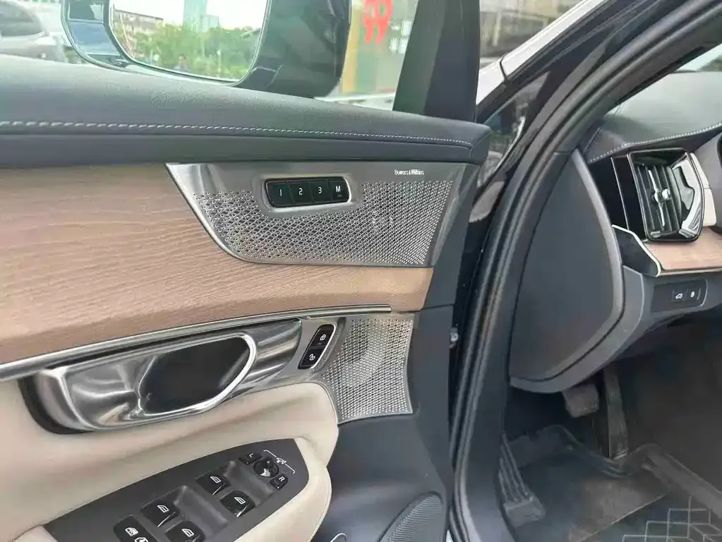 Volvo XC90 PHEV 2025 из CN, фото 3