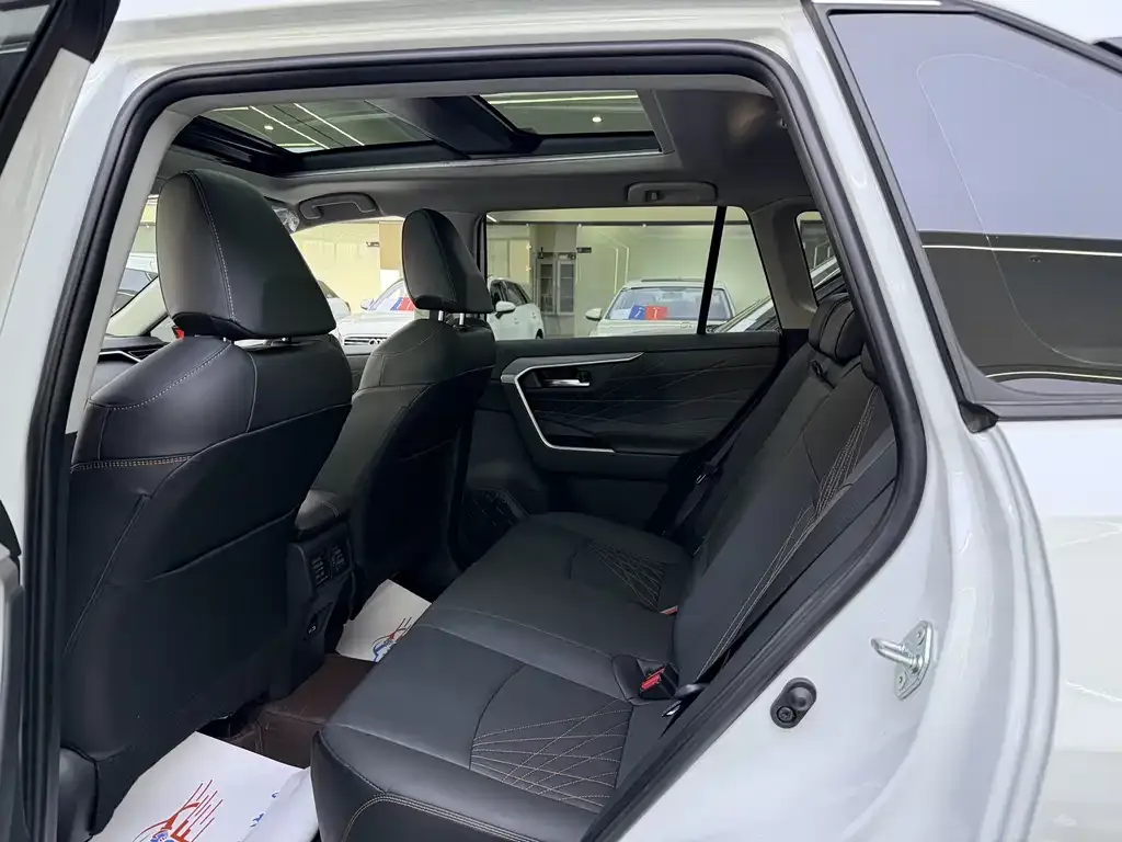 Toyota RAV4 2025 из CN, фото 10