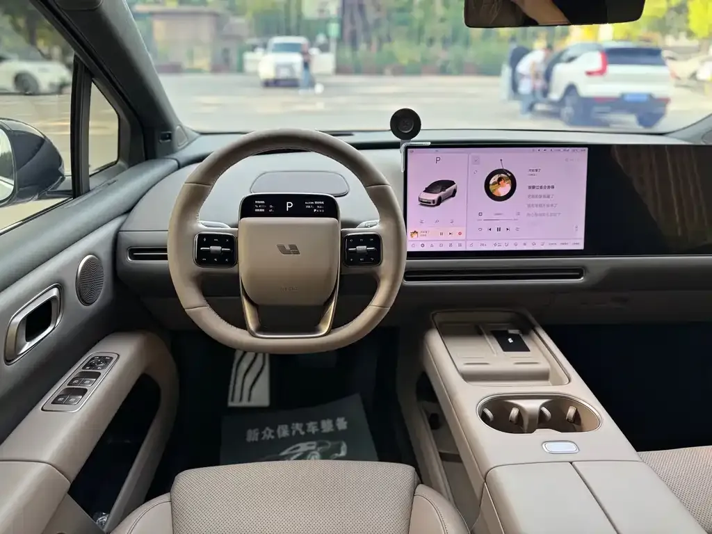 Li Auto i6 — фото 10