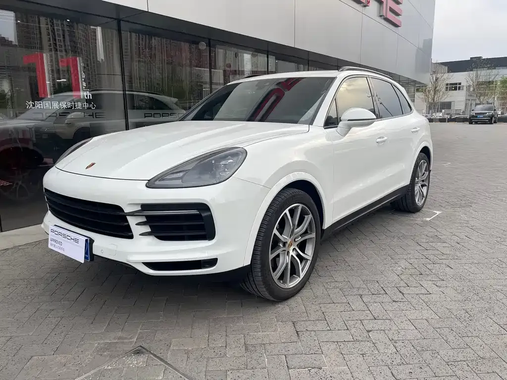 Porsche Cayenne — фото 1