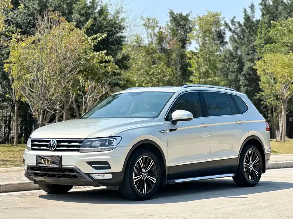 Volkswagen Tiguan L — фото 1