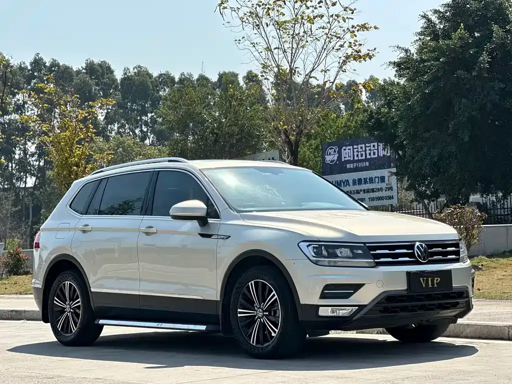 Volkswagen Tiguan L — фото 8